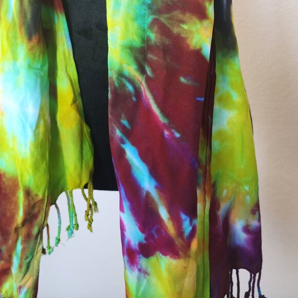 NWT Zira Green & Black Tie Dye Scarf Fringe Rayon Wrap 20x70 Hand-Dyed - Picture 2 of 5